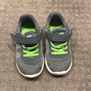 Nike Toddler Velcro Tennis Shoes